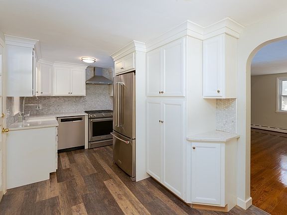 2nd image of 19 Frankwood Ave