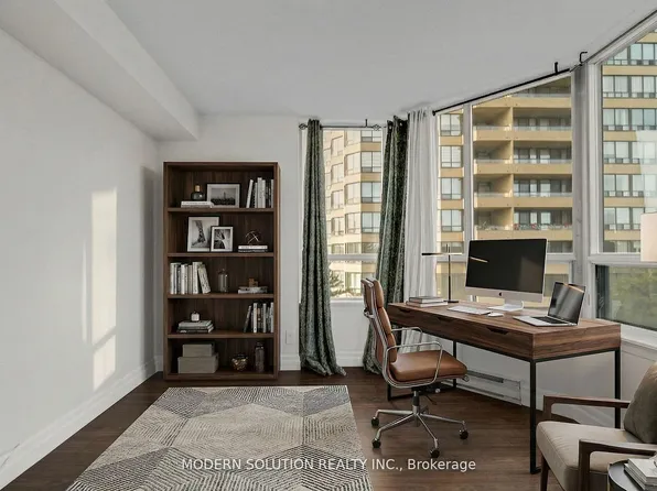 32 Clarissa Dr #426, Richmond Hill, ON L4C 9R7