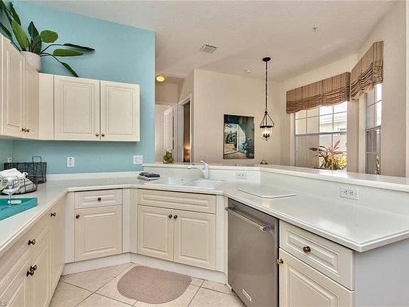 4th image of 4529 Cardinal Cove Ln #7