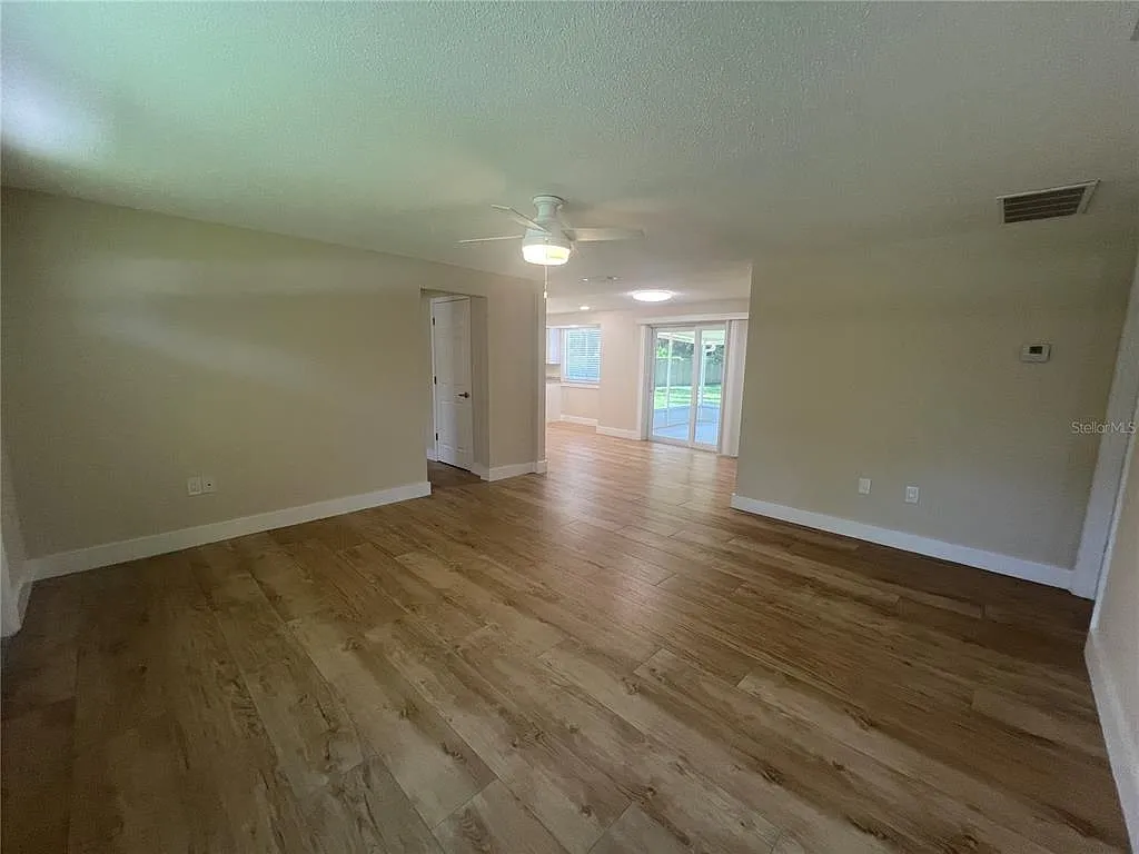 3 bed, 2.0 bath, 1298 sqft, $1,600 — Photo 4