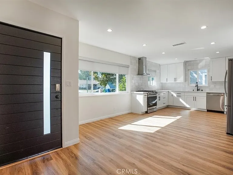 16329 Napa St — Photo 13