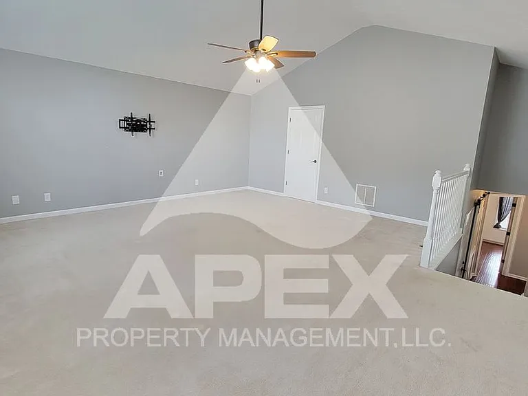 8140 Faircrest Ln — Photo 20