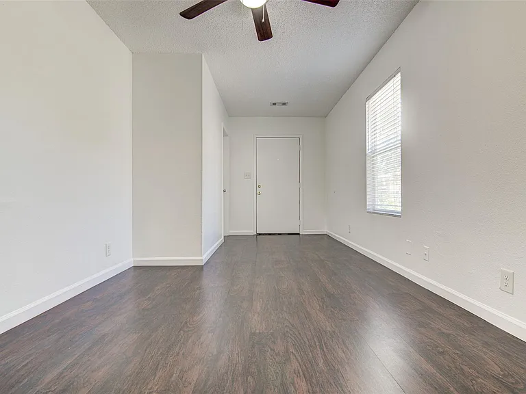 912 Catalpa St — Photo 6
