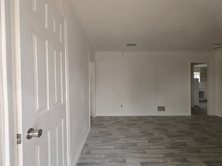 403 E 3rd St #405 — Photo 35