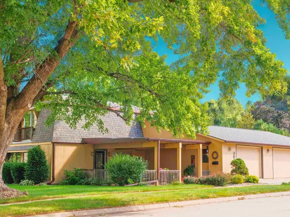 307 9th St SE, Le Mars, IA 51031