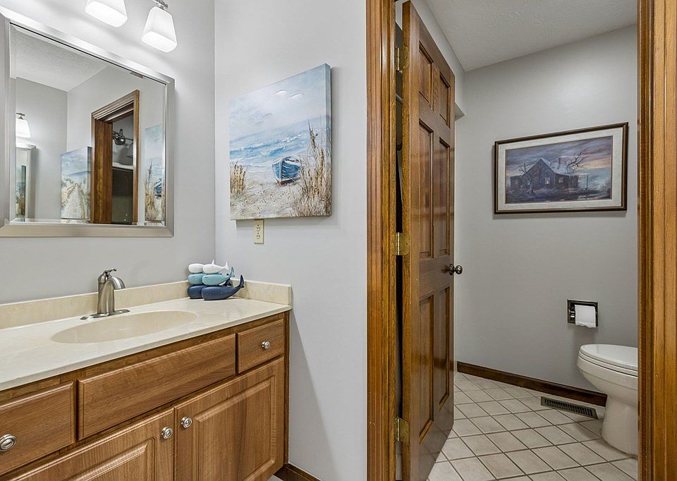 31st image of 20 Riverbend Ln