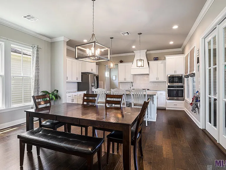 1199 Haymarket St — Photo 5