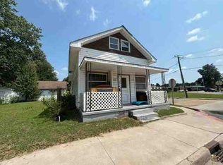 912 S Main St, Charleston, MO 63834