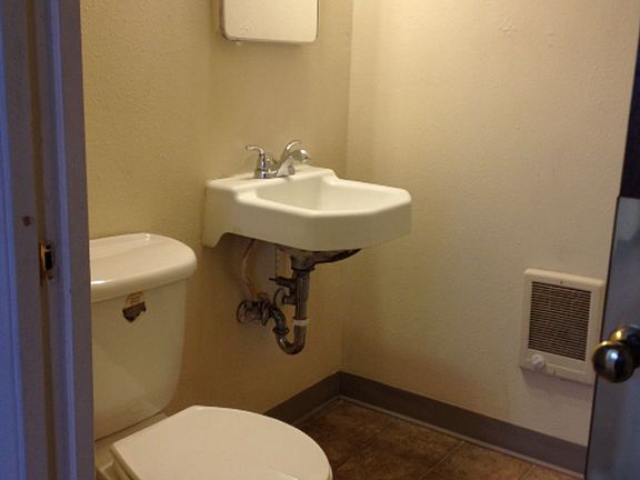 5th image of 412 E North Bend Way #10288216
