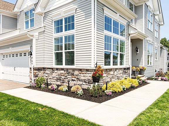 2nd image of 36 Phoebe St #36