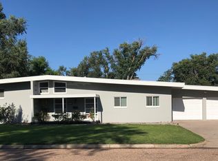 911 Davis St, Garden City, KS 67846