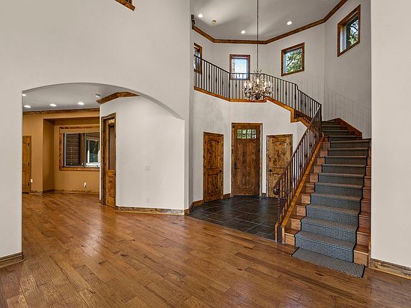 5th image of 345 Country Club Dr