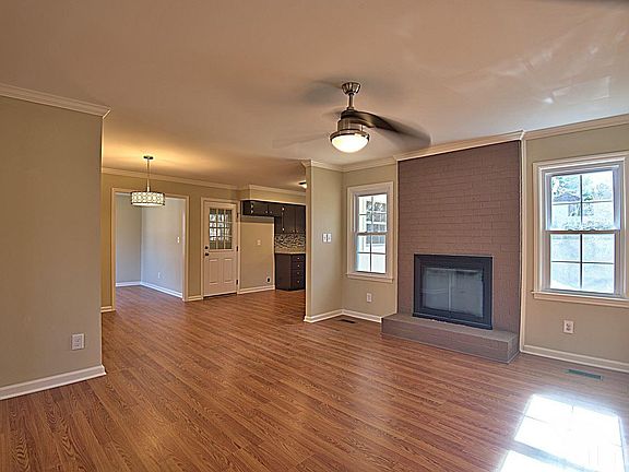 5th image of 602 Candlewood Pl