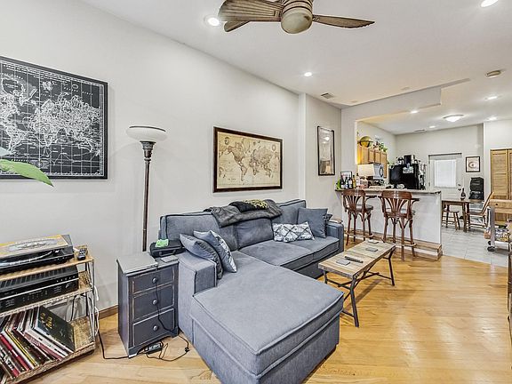 5th image of 816 N Hermitage Ave #2