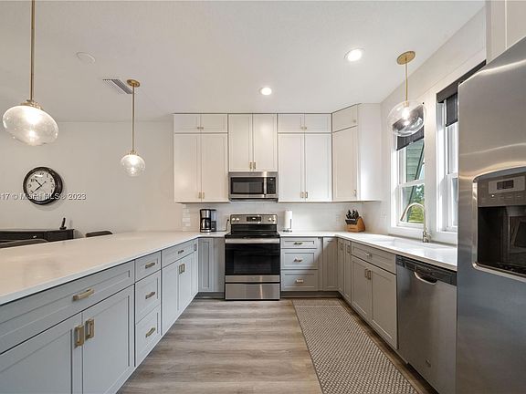 3rd image of 2814 India Palm Dr
