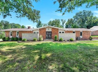 22 La Gorce Dr, Chesterfield, MO 63017