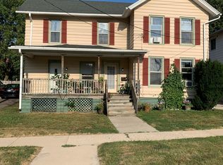 122 Harrison St #B, Dekalb, IL 60115