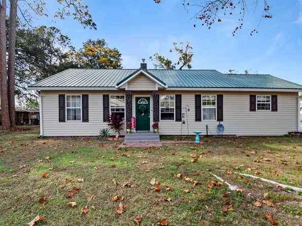 214 NE 2nd St, Chiefland, FL 32626