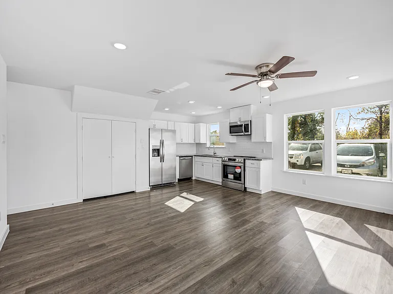 8635 Peachtree St #B — Photo 10