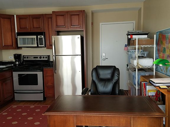 Kitchen/Entry