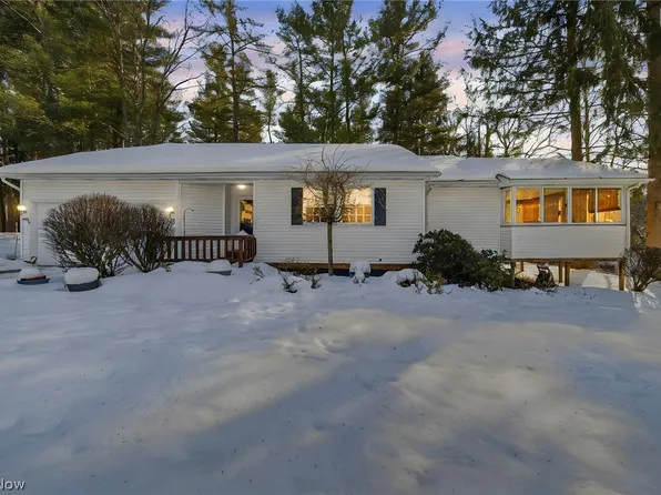 244 S Oval Dr, Chardon, OH 44024