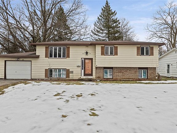 3rd image of 208 Mount Ridge Cir