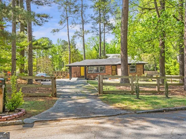 3385 Pinehill Dr, Decatur, GA 30032