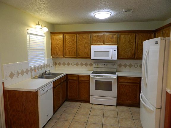 3rd image of 1203 Elke Cir
