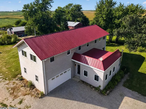 3159 York Ave, Coggon, IA 52218