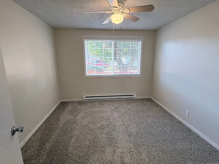 C2402 - Maple Court Apartments — Photo 28