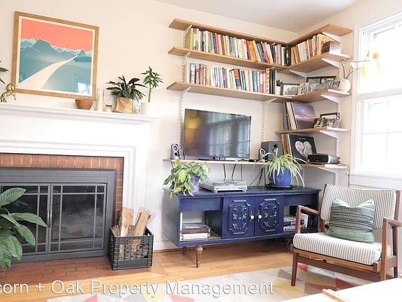 3rd image of 1014 W Lakewood Ave