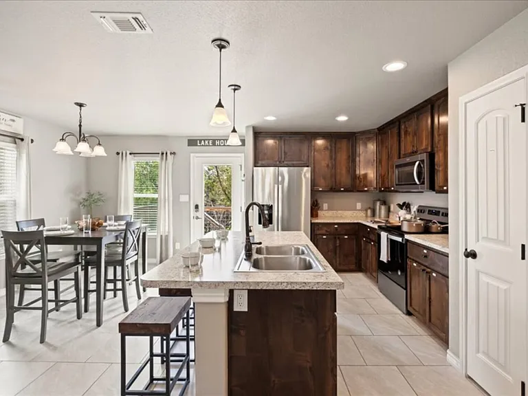 Eastview Dr — Photo 8