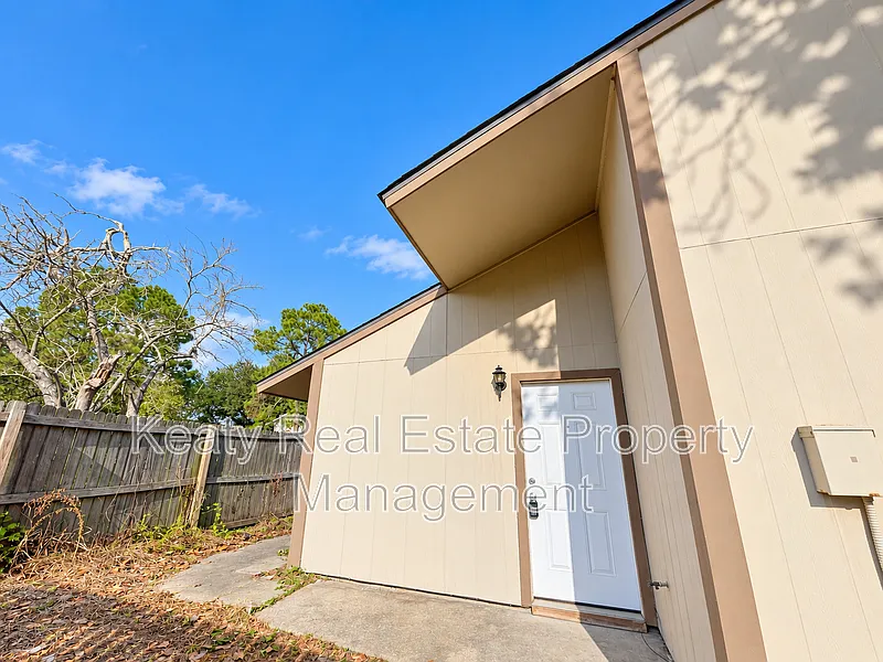 2 bed, 2.0 bath, 1200 sqft, $925 — Photo 2
