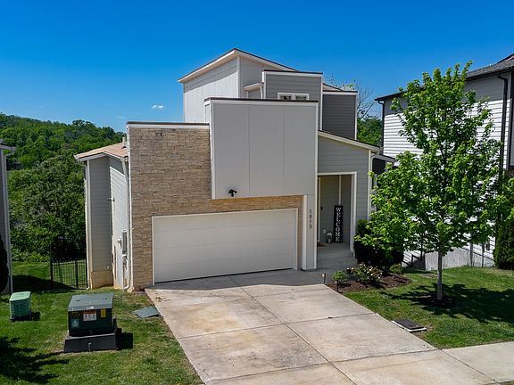 2nd image of 1813 Sprucewood Ln