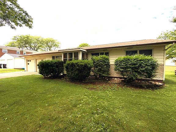 3rd image of 315 Mecherle Dr