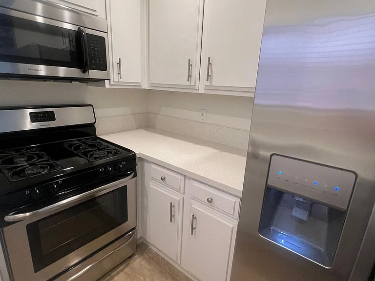 4307 Whitsett Ave #104 — Photo 6