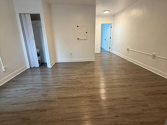 5th image of 2007-9 Woodlynne Ave #2
