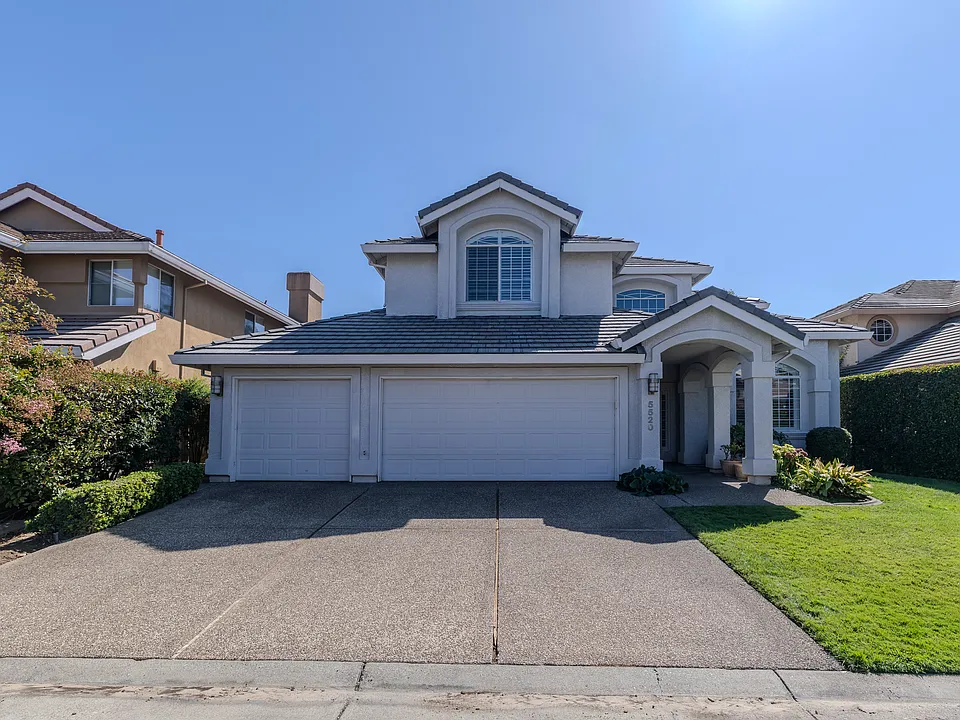 5520 Coronawood Ln
