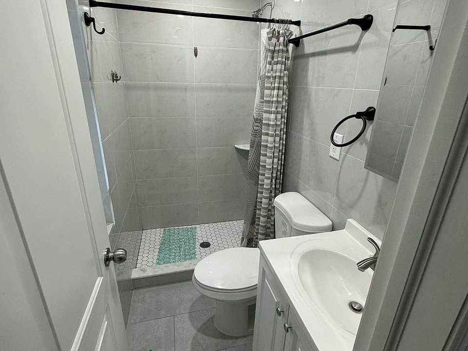 2nd image of 917 Willoughby Ave #3