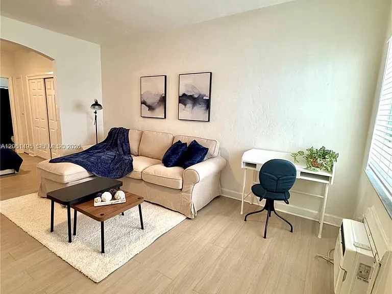 1561 Lenox Ave #6 — Photo 2