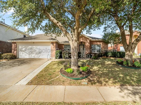 304 E Clover Park Dr, Fort Worth, TX 76140