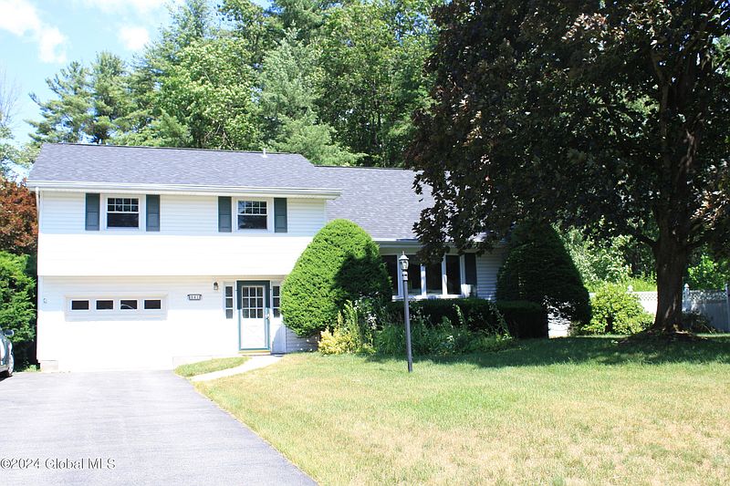 2nd image of 841 Greenwood Drive