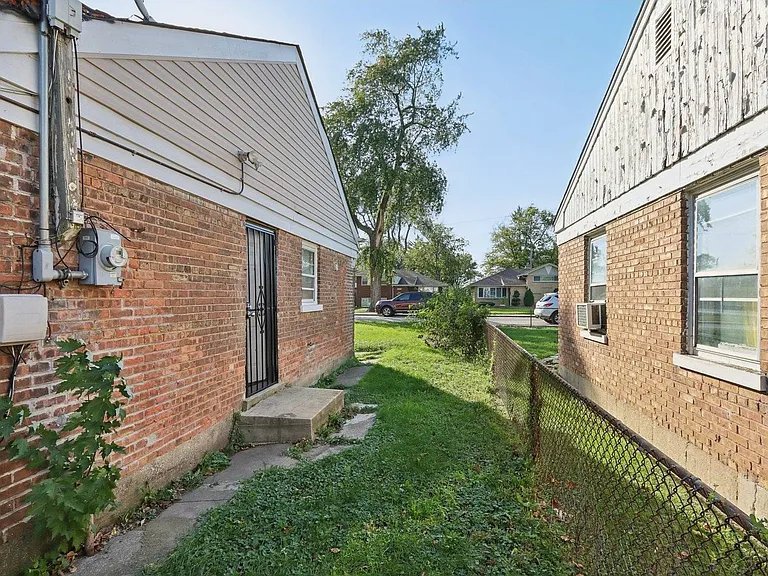 12219 S Throop St — Photo 23