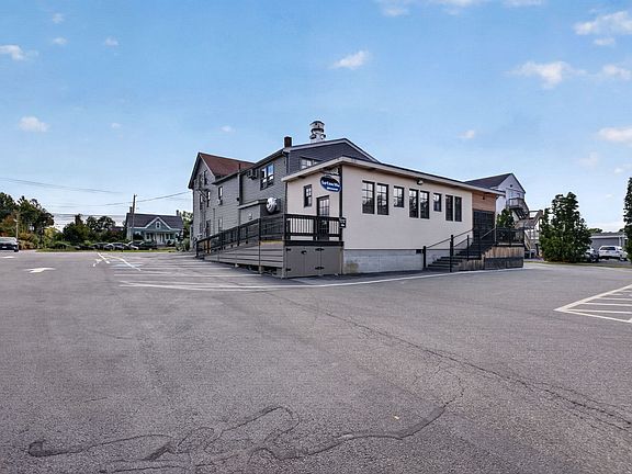 3rd image of 826 Broadway