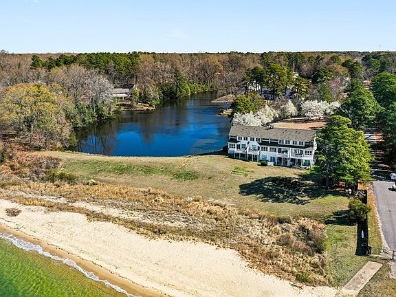 3rd image of 5842 Riverview Ct