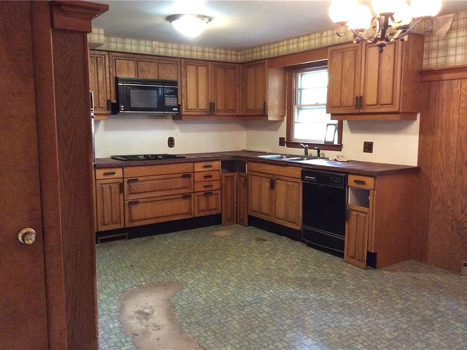 1st image of 12 Redwood Dr