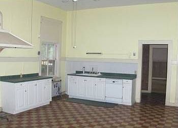 4th image of 913 Jena St