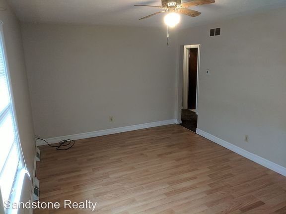3rd image of 141 Woodbury St