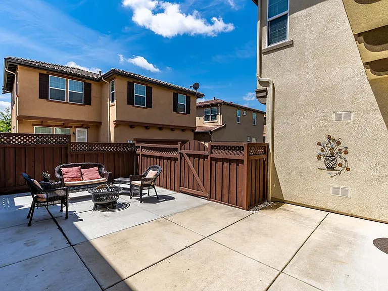 812 Blossom Rock Ln — Photo 19
