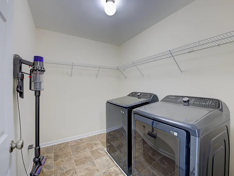 129 Herrick Ct — Photo 35